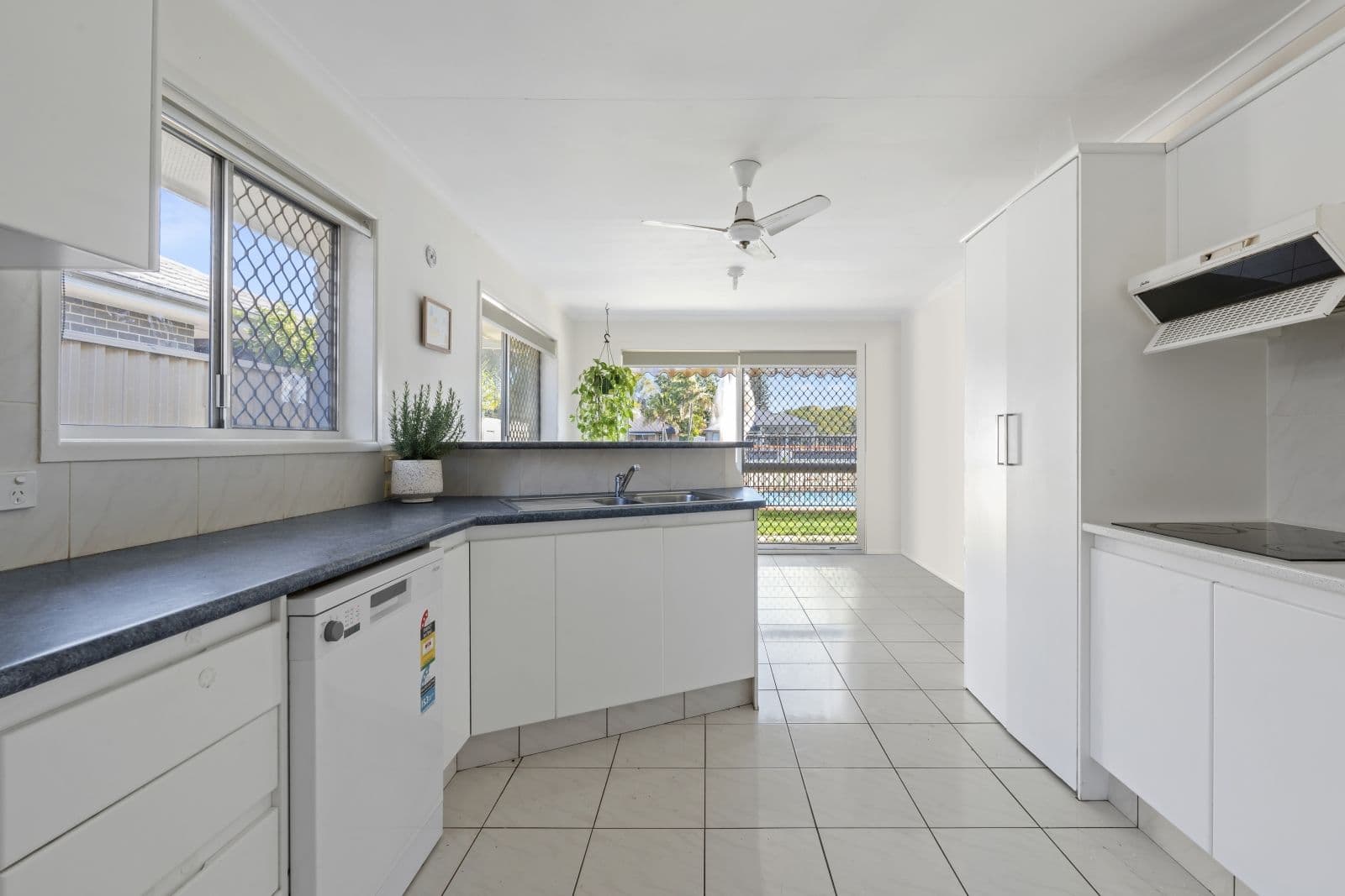 14 Verdichio Avenue, Mermaid Waters QLD 4218, Mermaid Waters - Thumbnail 4