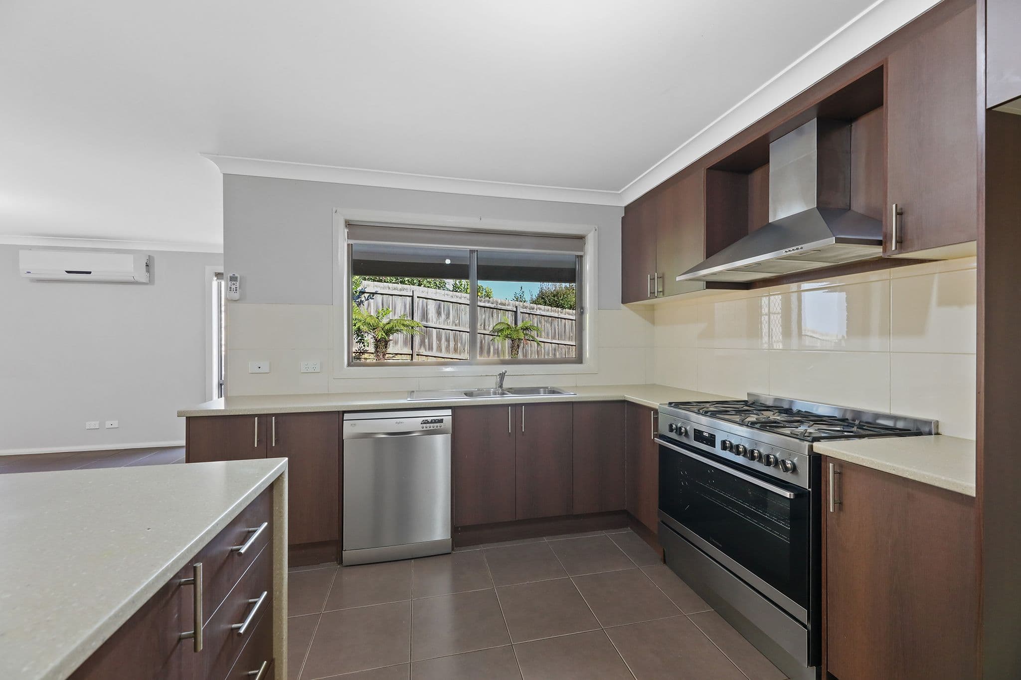 27 Claudia Crescent, Drouin VIC 3818, Drouin - Thumbnail 2