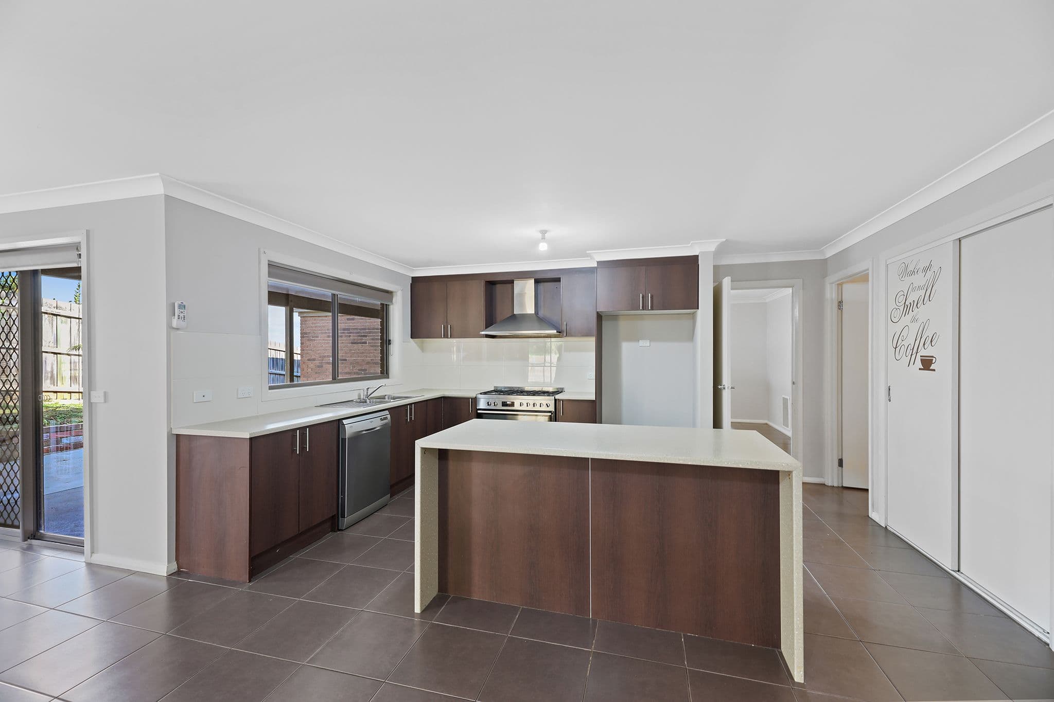 27 Claudia Crescent, Drouin VIC 3818, Drouin - Thumbnail 3