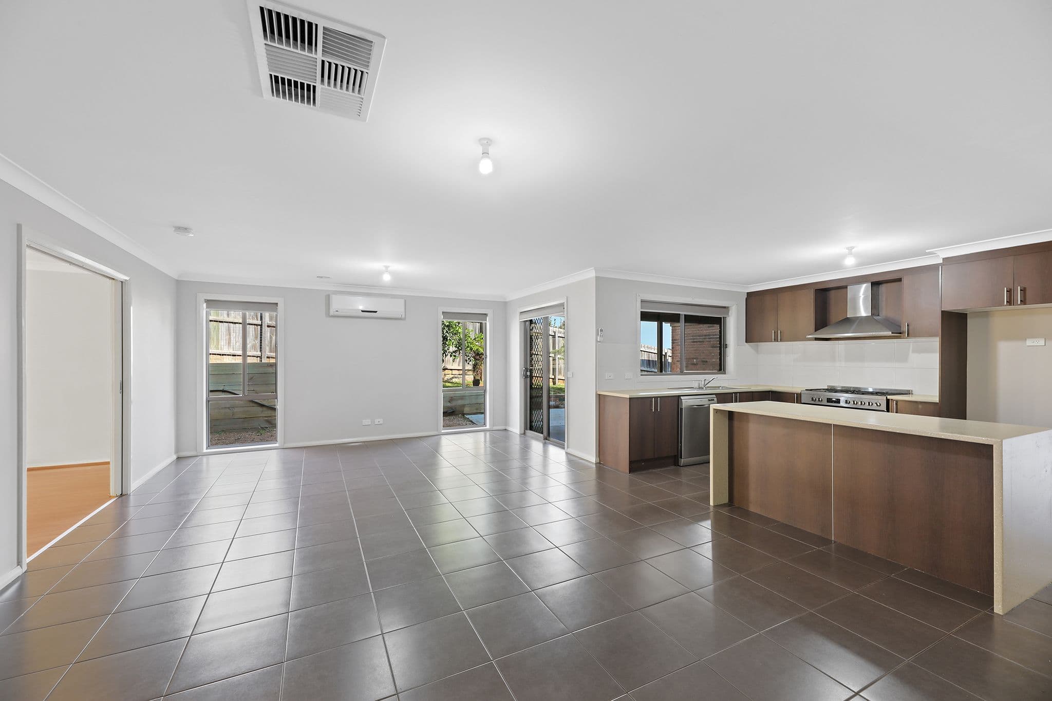 27 Claudia Crescent, Drouin VIC 3818, Drouin - Thumbnail 4