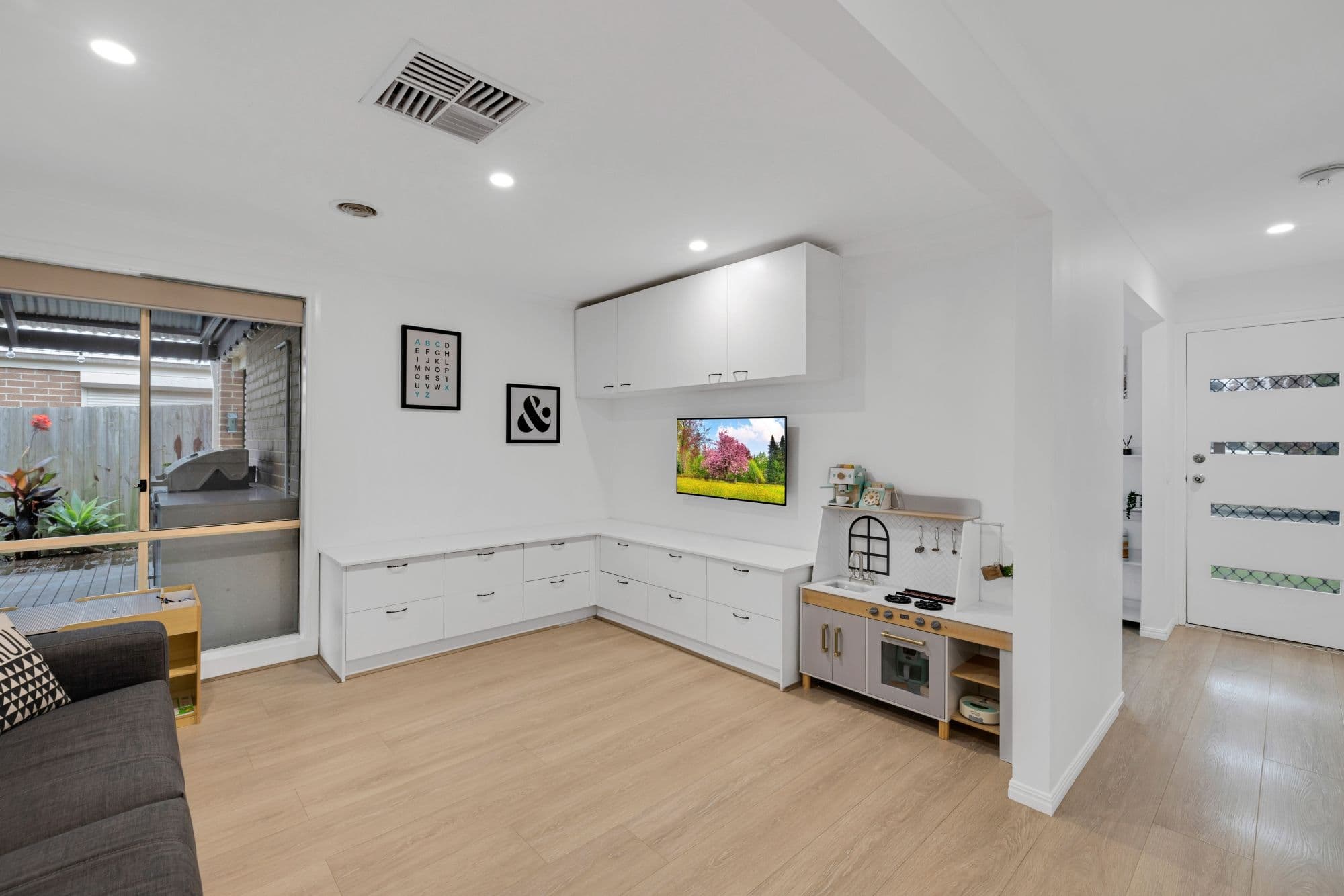 76 Melissa Way, Pakenham VIC 3810, Pakenham - Thumbnail 2