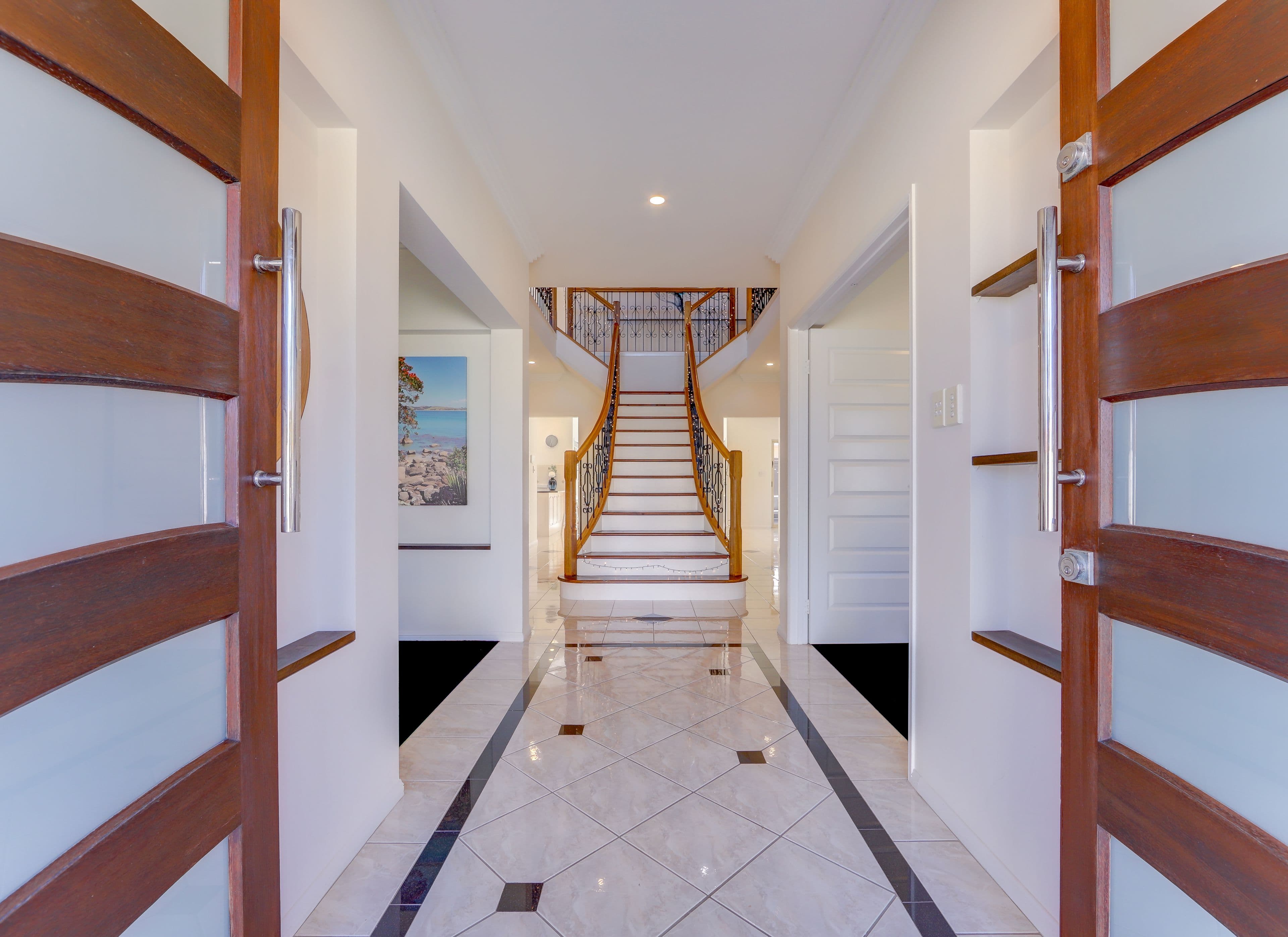 3 Barbara Way, Benowa QLD 4217, Benowa - Thumbnail 2
