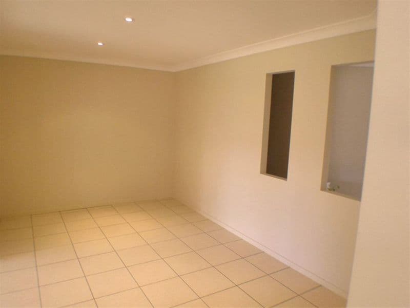 22  Piccadilly Court, DEEBING HEIGHTS QLD 4306, Deebing Heights - Thumbnail 3