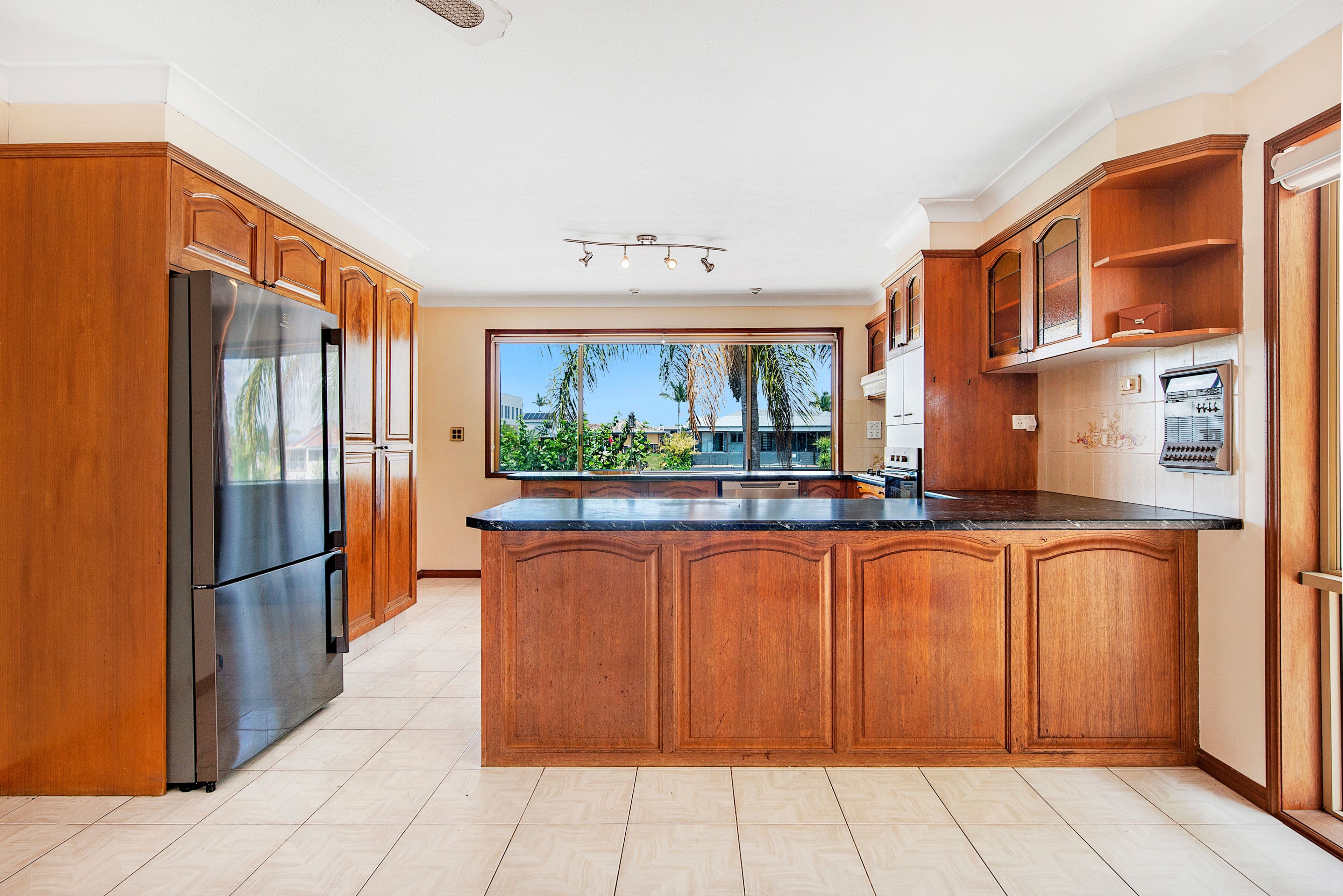 9 Rudd Street, Broadbeach Waters QLD 4218, Broadbeach Waters - Thumbnail 8