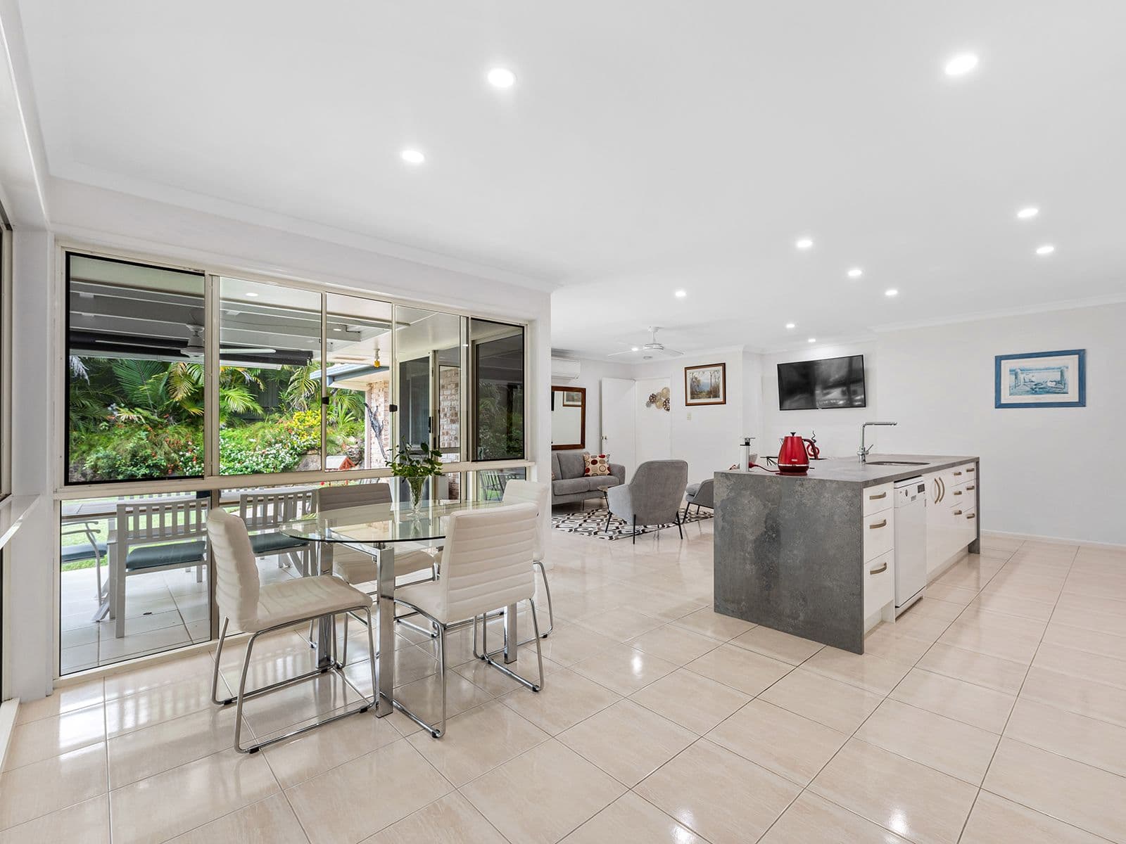 11 Goldberg Place, Bridgeman Downs QLD 4035, Bridgeman Downs - Thumbnail 2