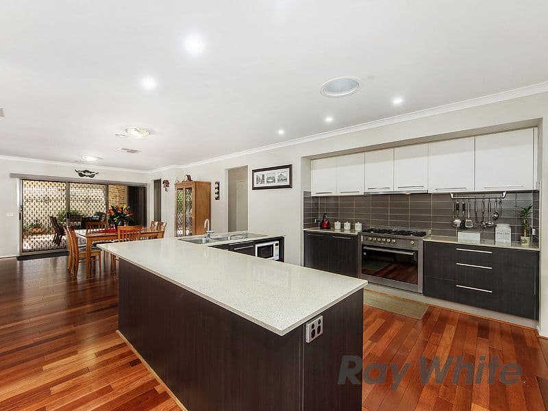 17 Lindley Avenue, Caroline Springs VIC 3023, Caroline Springs - Thumbnail 3