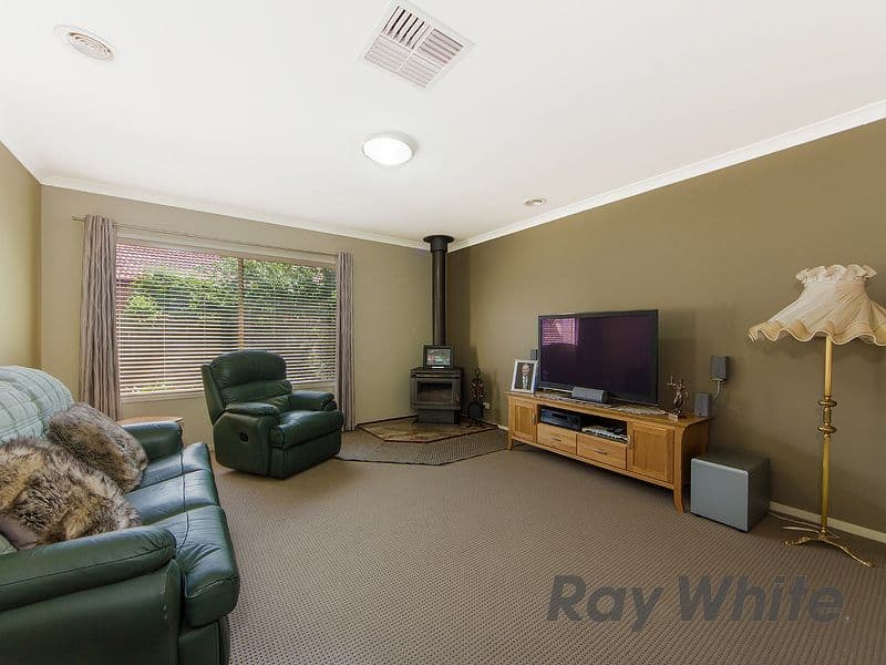 17 Lindley Avenue, Caroline Springs VIC 3023, Caroline Springs - Thumbnail 7