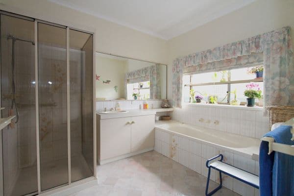 239 MacKenzie Street West, KANGAROO FLAT VIC 3555, Kangaroo Flat - Thumbnail 3