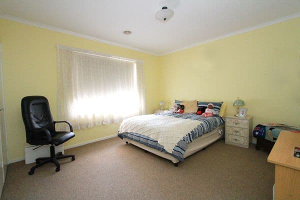 239 MacKenzie Street West, KANGAROO FLAT VIC 3555, Kangaroo Flat - Thumbnail 6
