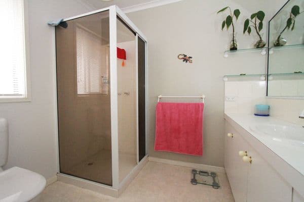 239 MacKenzie Street West, KANGAROO FLAT VIC 3555, Kangaroo Flat - Thumbnail 8