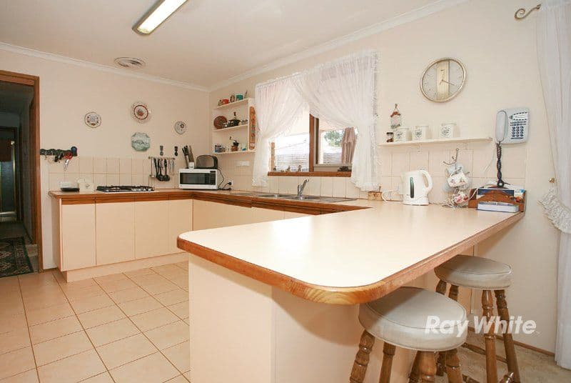4 Blueberry Close, CRANBOURNE VIC 3977, Cranbourne North - Thumbnail 6