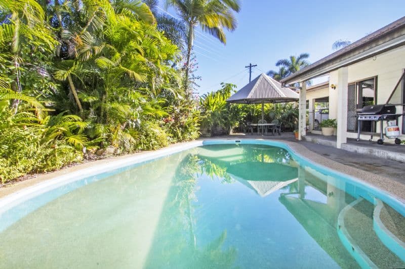 7 Matthew Street, HOLLOWAYS BEACH QLD 4878, Holloways Beach - Thumbnail 2
