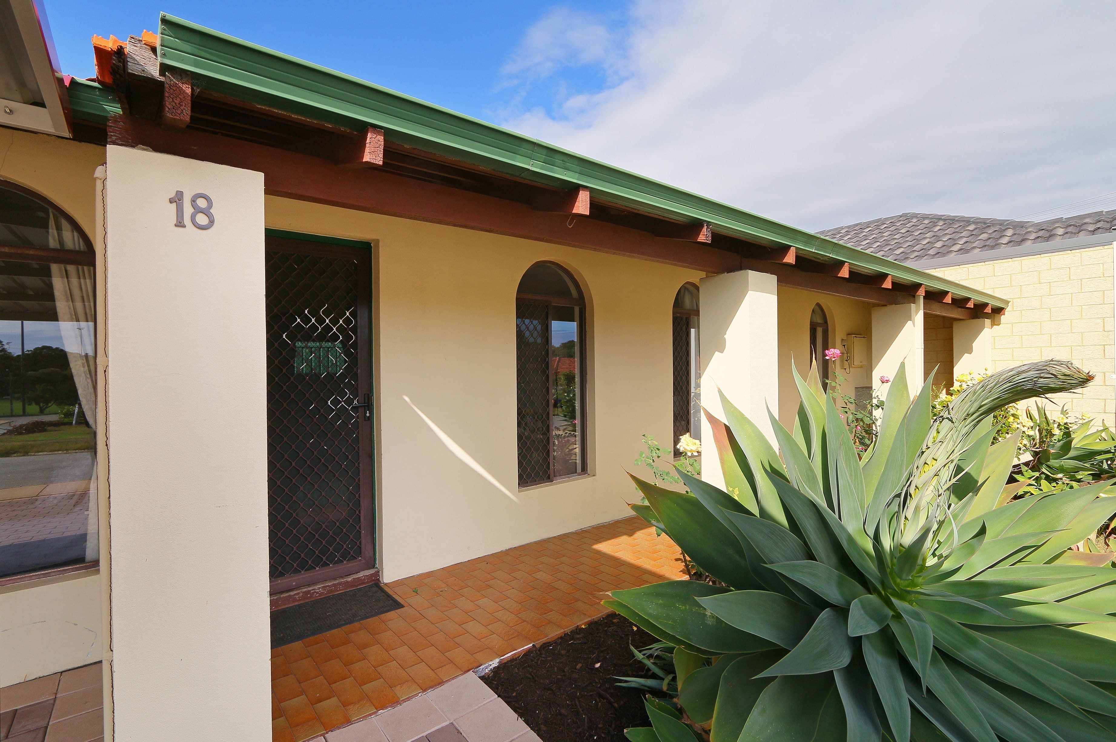 18 Leaside Way, Spearwood WA 6163, Spearwood - Thumbnail 2