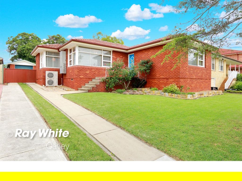18 Waterside Parade, Peakhurst Heights - Image 1