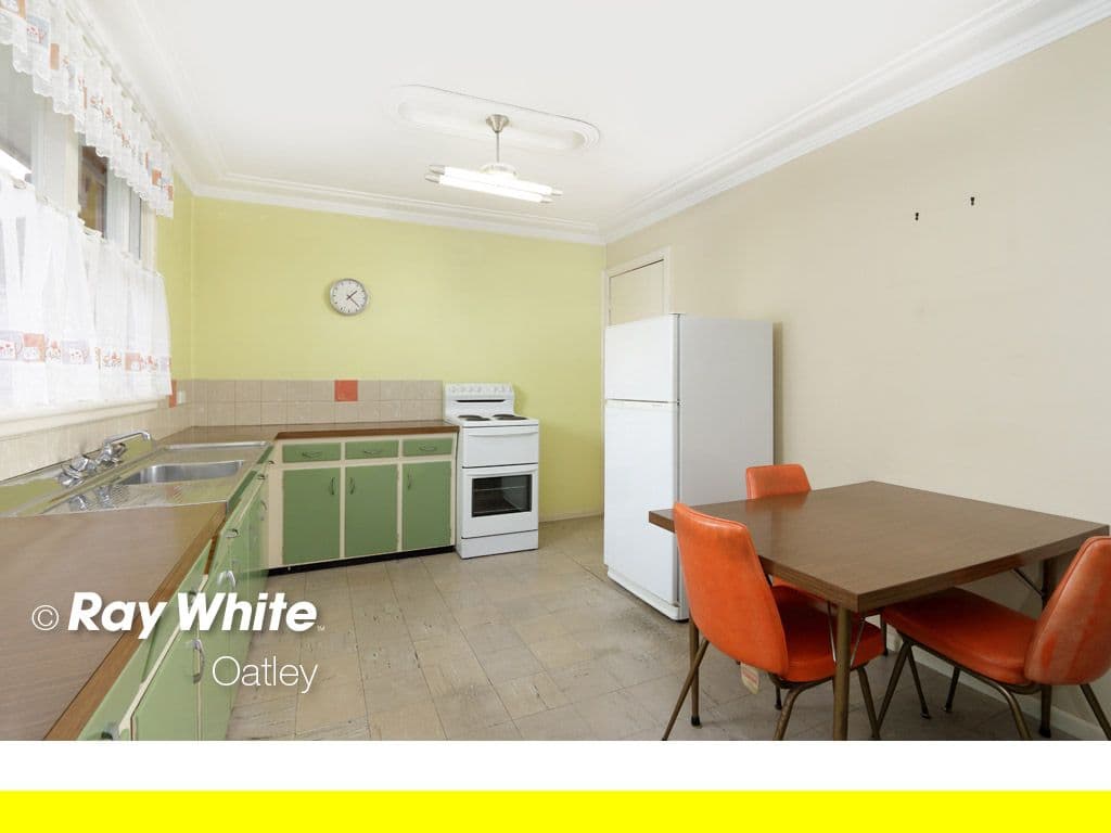 18 Waterside Parade, Peakhurst Heights - Thumbnail 5