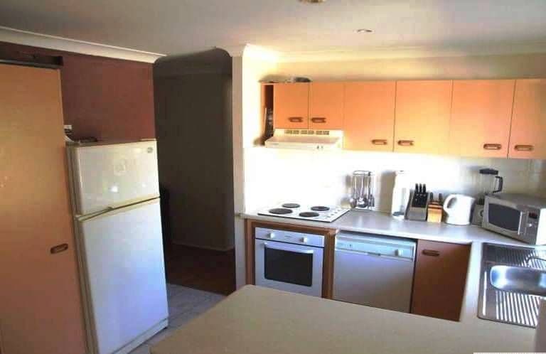 11 Dunbavan Place, NORMAN GARDENS QLD 4701, Norman Gardens - Thumbnail 4