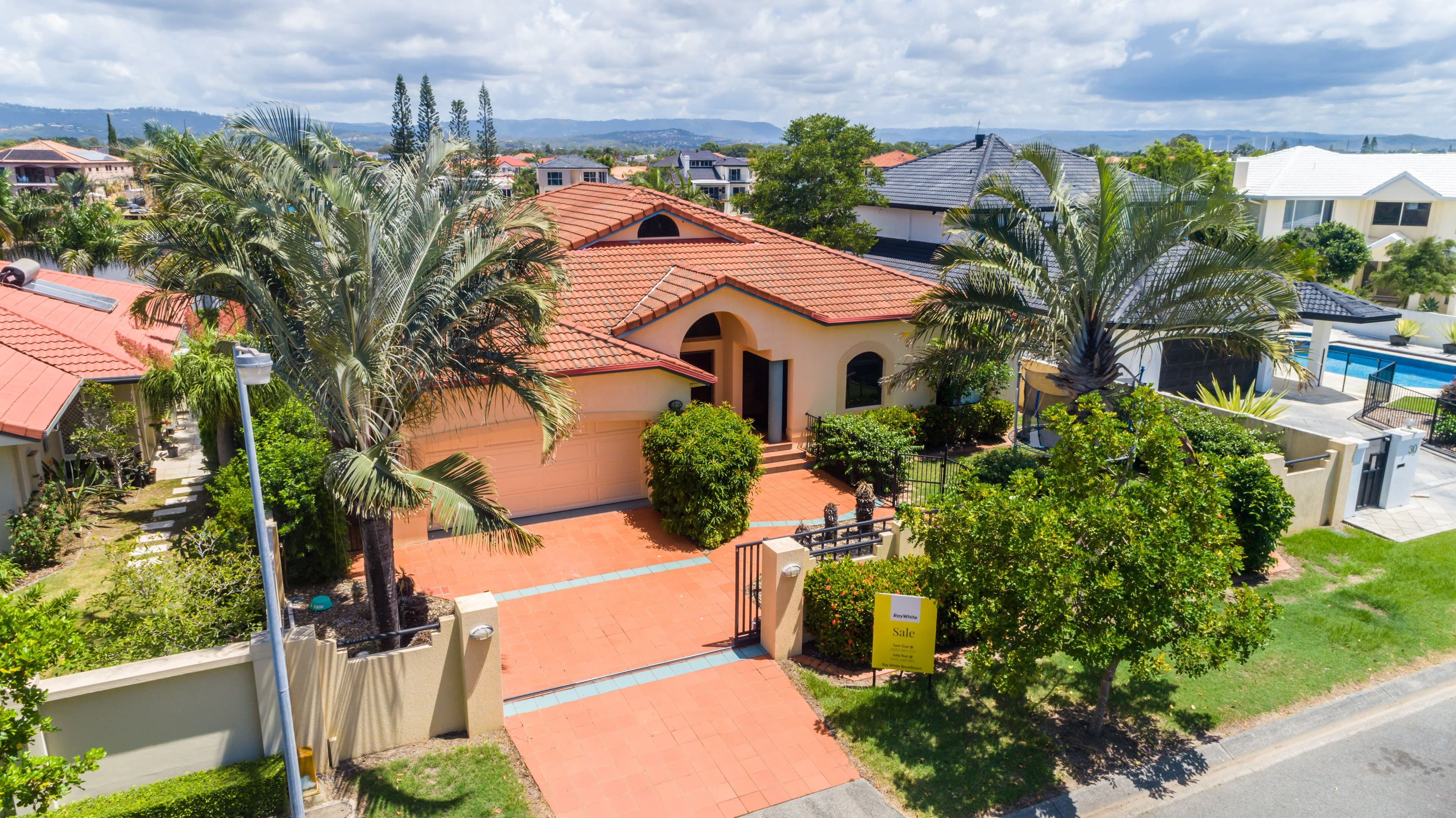 28 Charolais Crescent, Benowa Waters QLD 4217, Benowa - Thumbnail 3