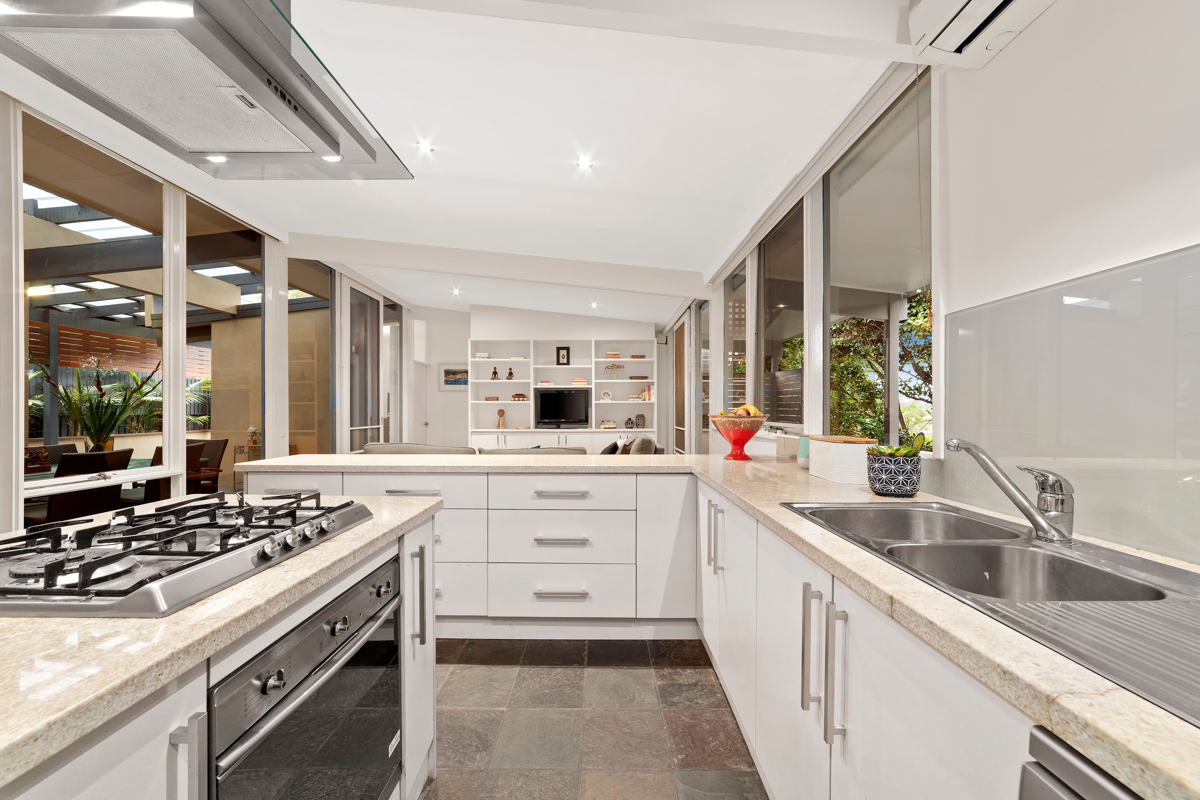 32 Robern Parade, Viewbank VIC 3084, Viewbank - Thumbnail 5