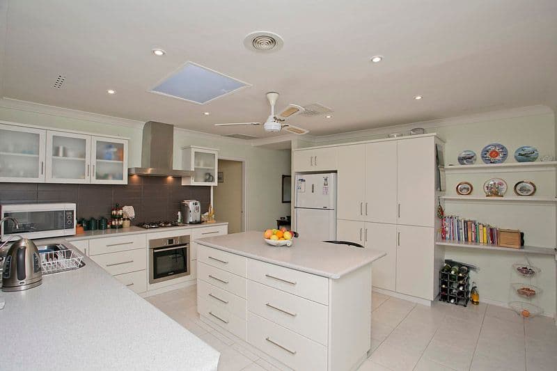 6 Camira Place, GOOSEBERRY HILL WA 6076, Gooseberry Hill - Thumbnail 4