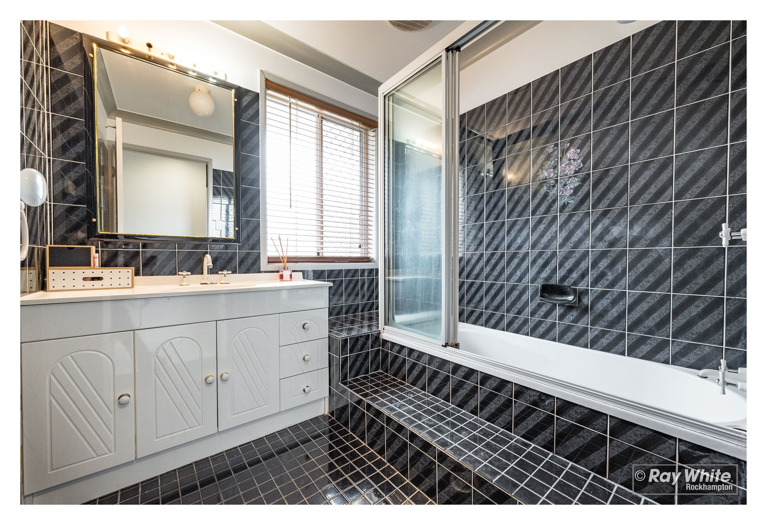 75 Kingfisher Parade, Norman Gardens QLD 4701, Norman Gardens - Thumbnail 4