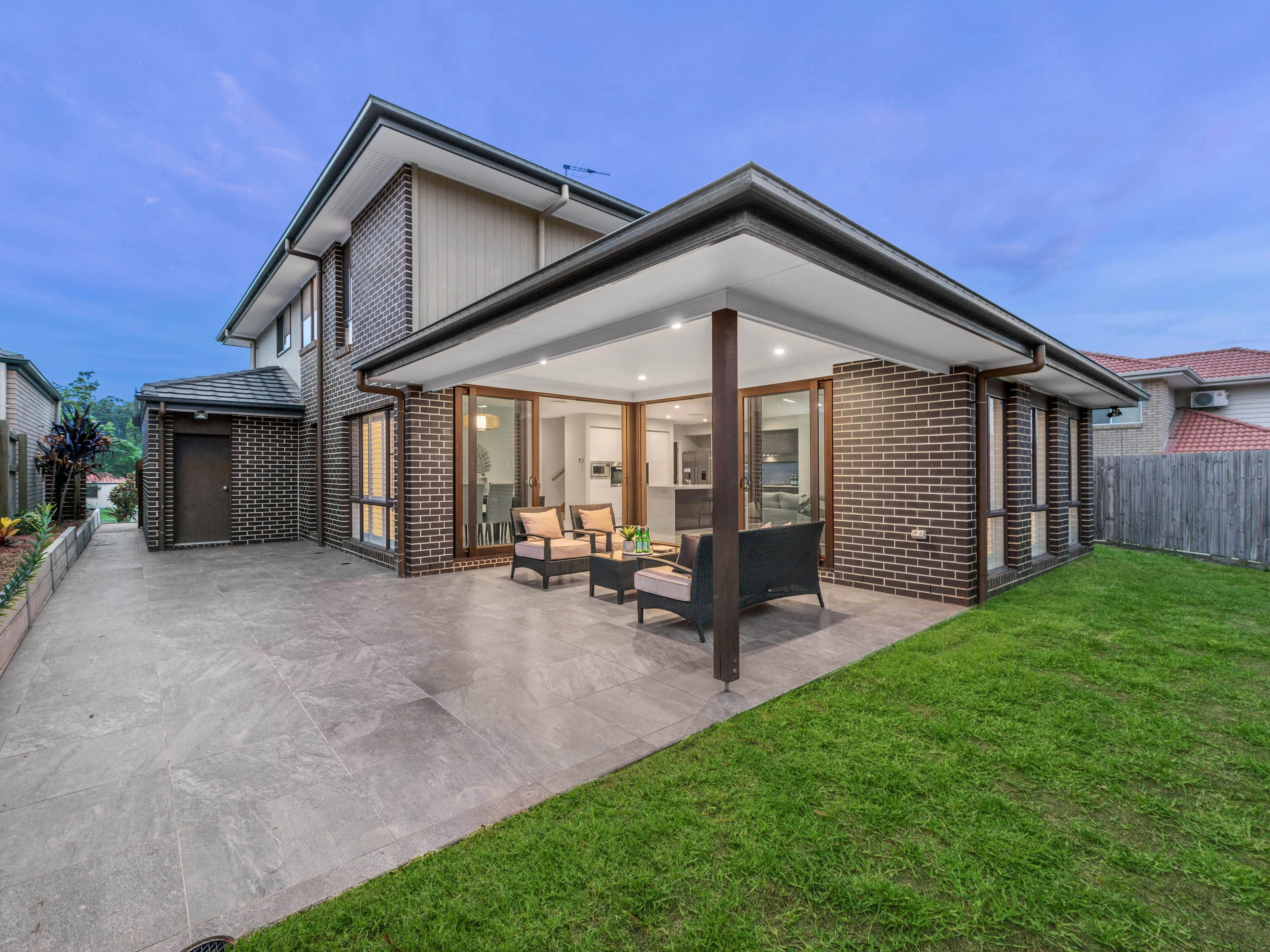 15 Mizen Place, Holland Park West QLD 4121, Holland Park West - Thumbnail 2