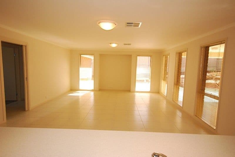 73 Wallace Drive, CRAIGMORE SA 5114, Craigmore - Thumbnail 2