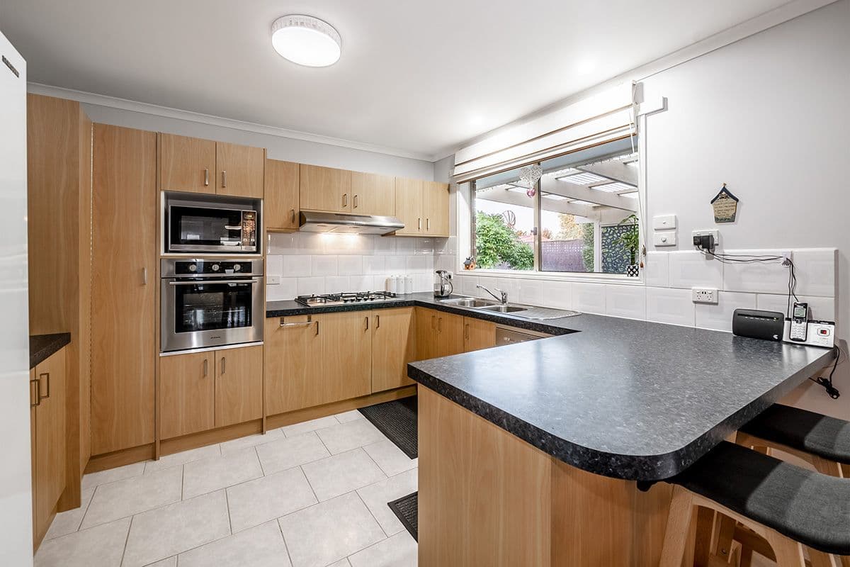 32 Cornwell Crescent, Cranbourne East VIC 3977, Cranbourne East - Thumbnail 6
