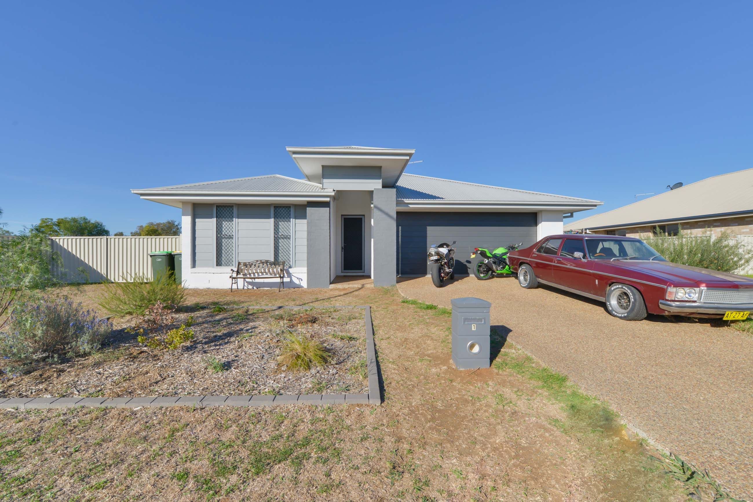 1 Carnegie Place, Westdale - Thumbnail 2