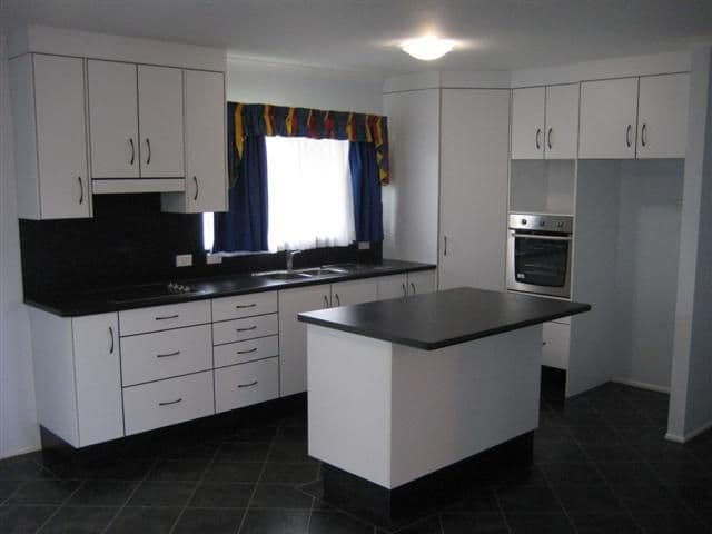 7 Satinay Street, GLADSTONE QLD 4680, Gladstone - Thumbnail 2