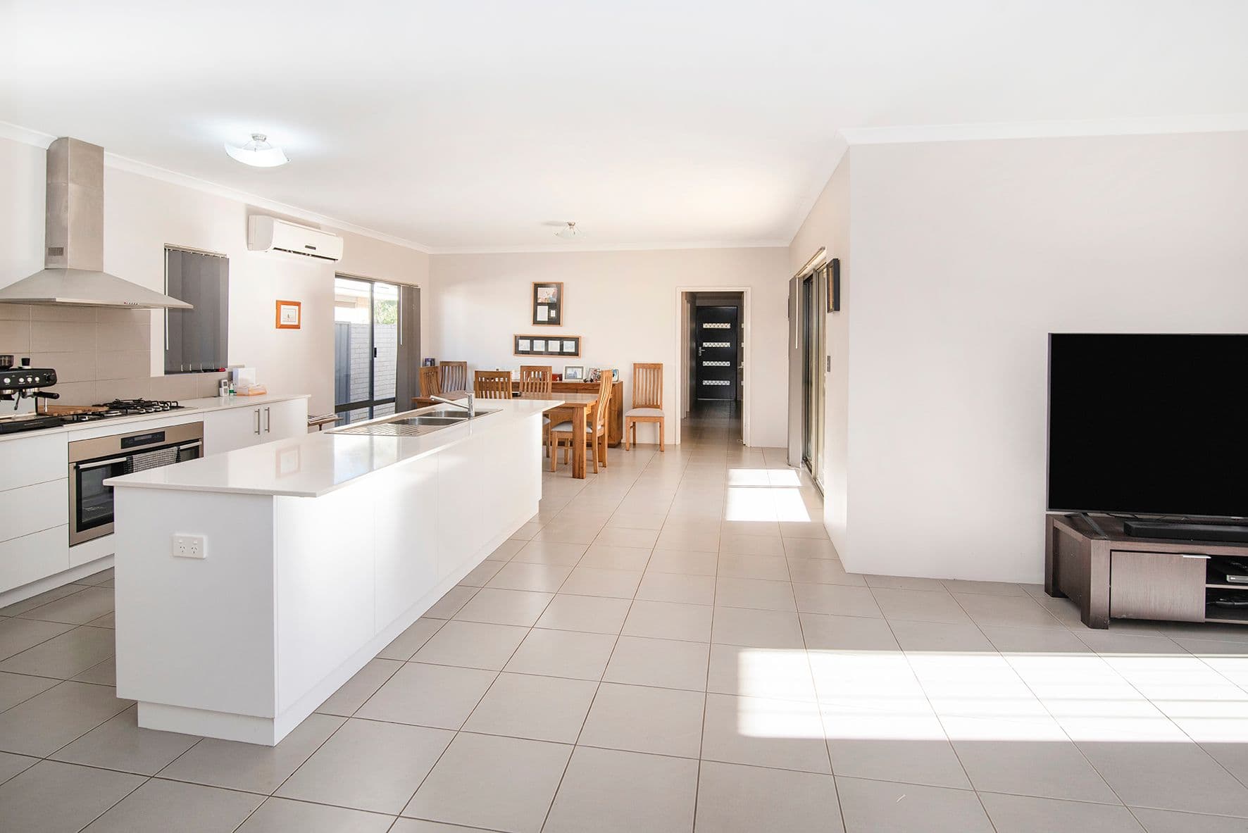 10 Casselton Loop, Geographe WA 6280, Geographe - Thumbnail 3