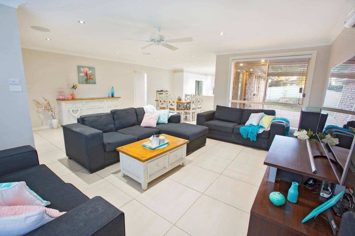 16 Budge Close, Glenmore Park - Thumbnail 2