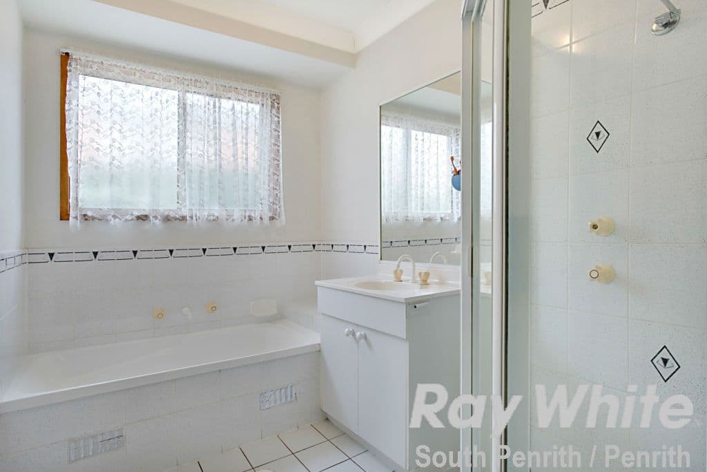 7 Womra Crescent, Glenmore Park - Thumbnail 5