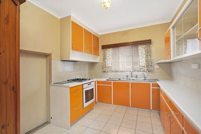 116 Broadhurst Avenue, Reservoir VIC 3073, Reservoir - Thumbnail 6