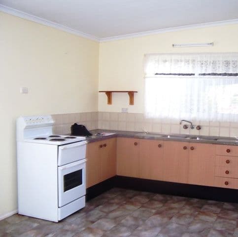 10 Dolphin Street, DECEPTION BAY QLD 4508, Deception Bay - Thumbnail 4