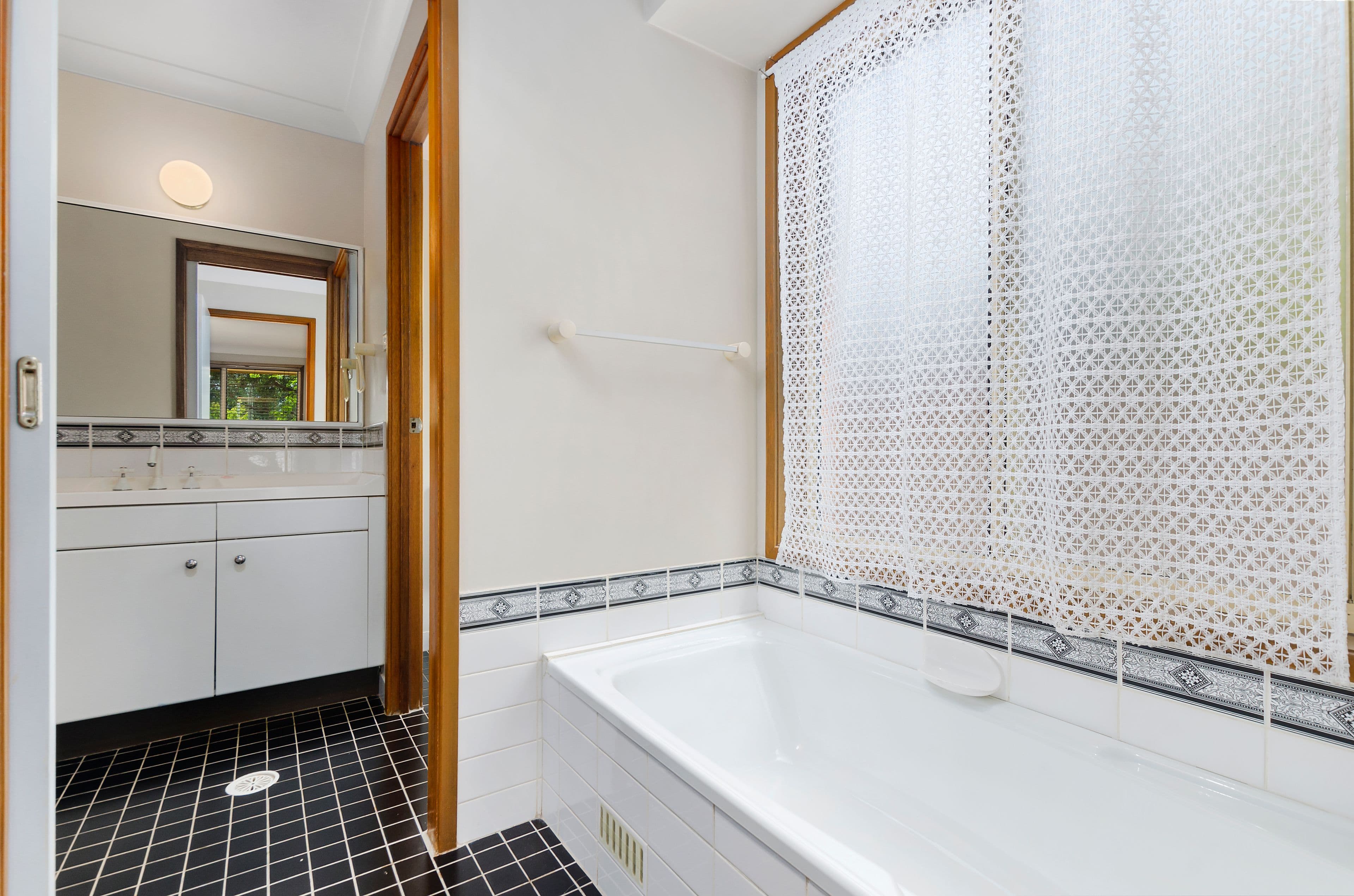 6 Railway Avenue, Colo Vale - Thumbnail 7