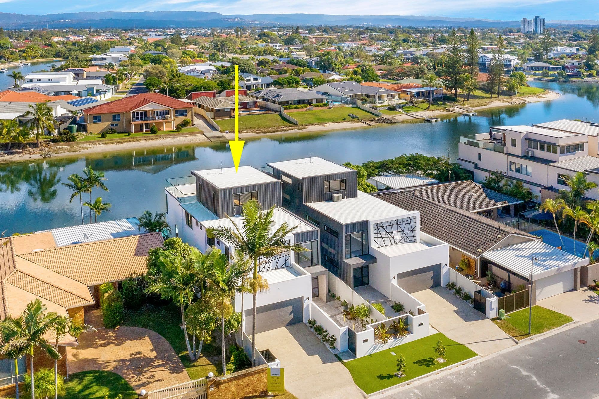 36 Avanti Street, Mermaid Waters QLD 4218, Mermaid Waters - Thumbnail 2
