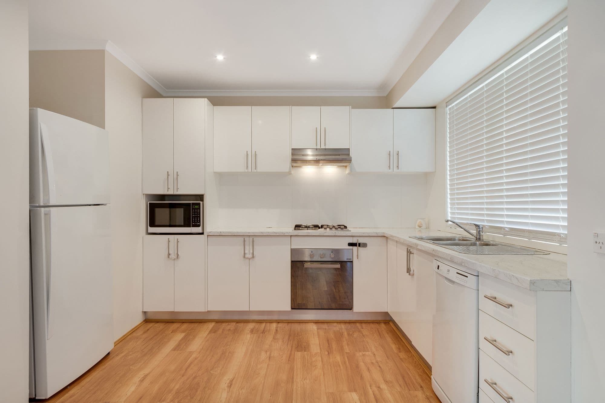 25 Crommelin Crescent, St Helens Park - Thumbnail 4