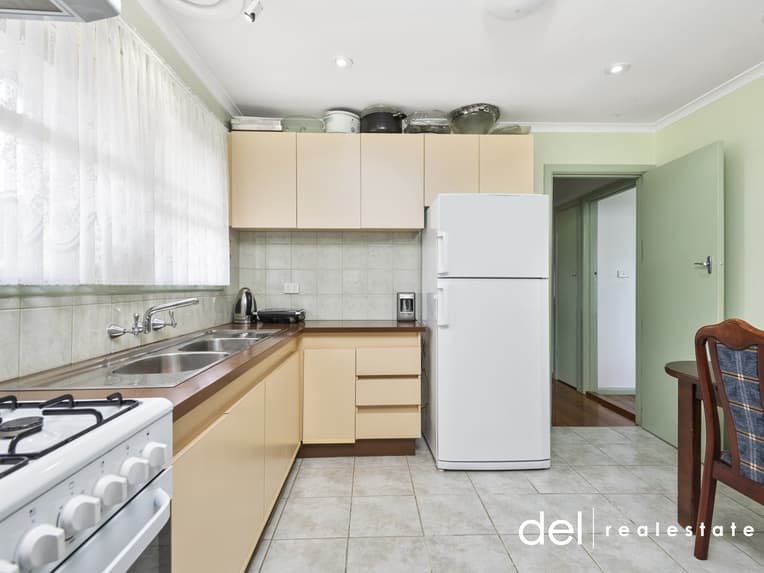 15 Boronia Avenue, Dandenong North, Dandenong North - Thumbnail 3