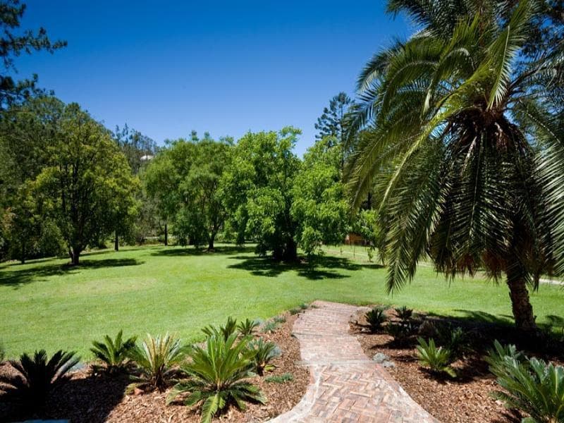 136 Savages Road, Brookfield - Image 1