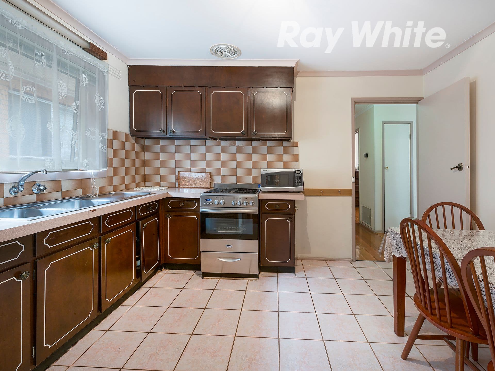 22 Scarborough Drive, Heidelberg, Heidelberg - Thumbnail 2