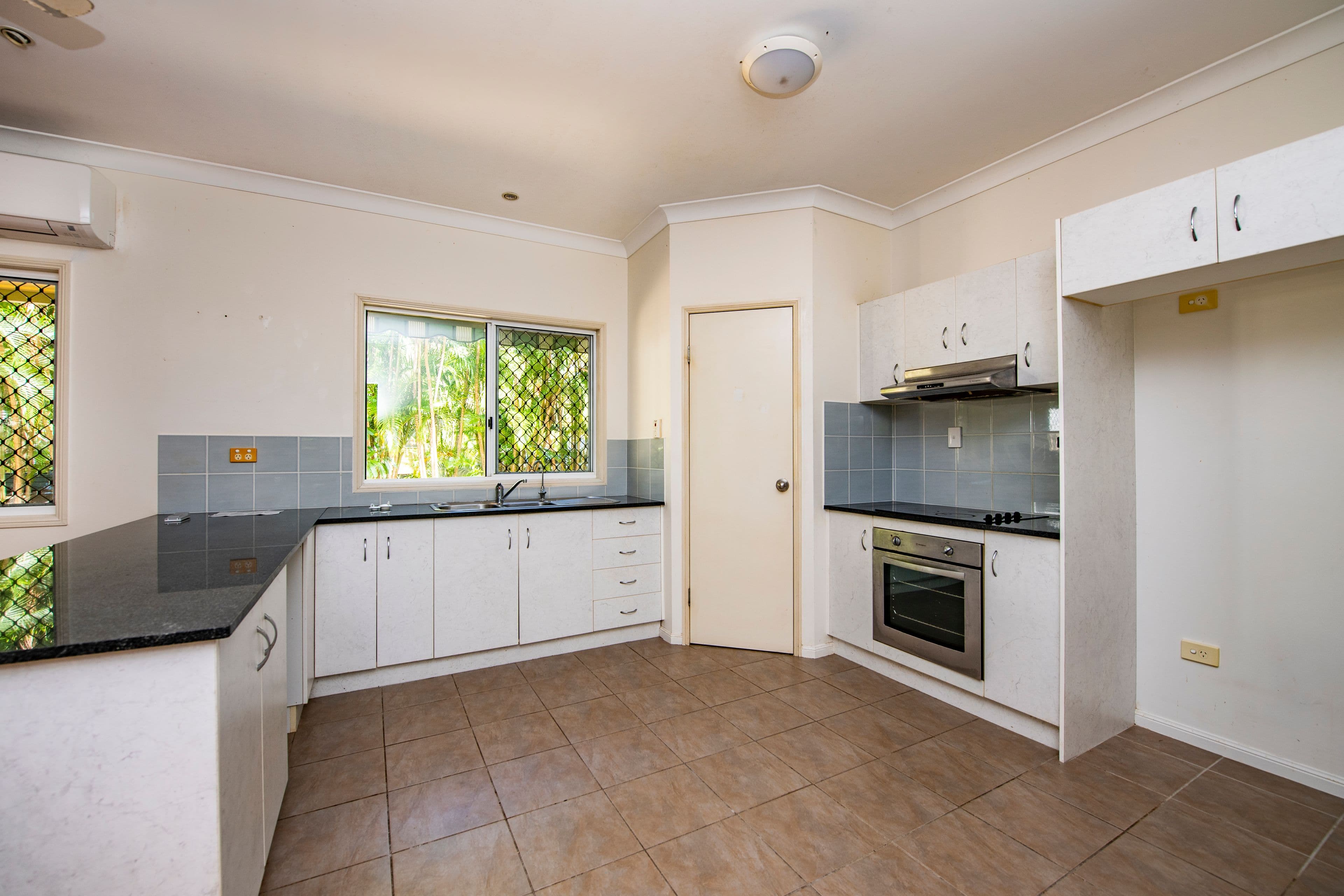 14 Bottiger Street, Nelly Bay QLD 4819, Nelly Bay - Thumbnail 5
