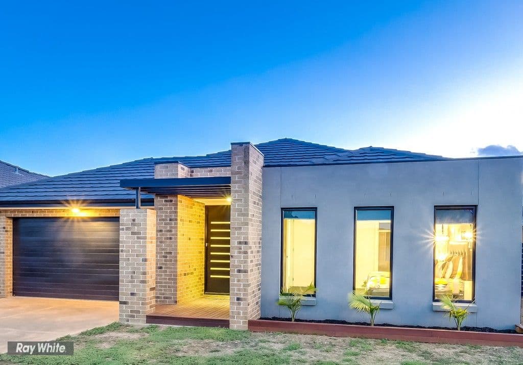 119 Middle Park Drive, Sanctuary Lakes VIC 3030, Sanctuary Lakes - Thumbnail 2