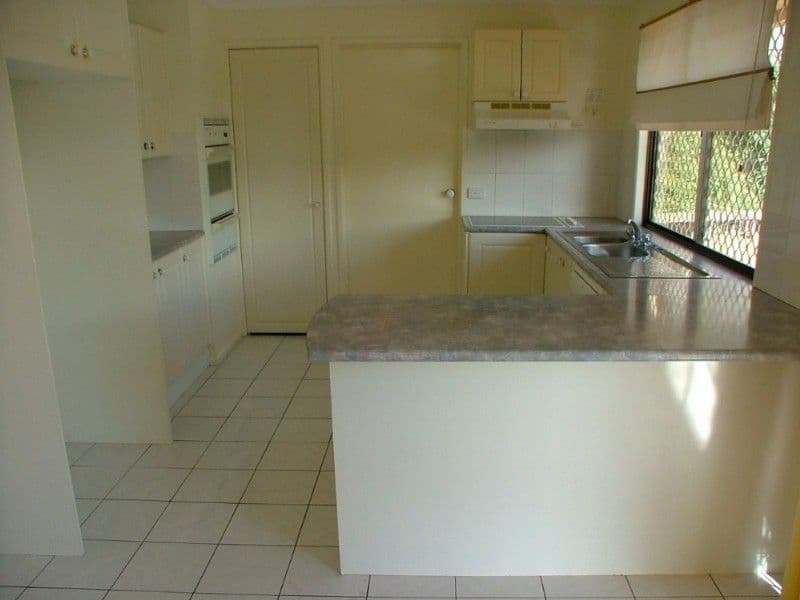 24 Knightsbridge Crescent, ROCHEDALE SOUTH QLD 4123, Rochedale South - Thumbnail 4