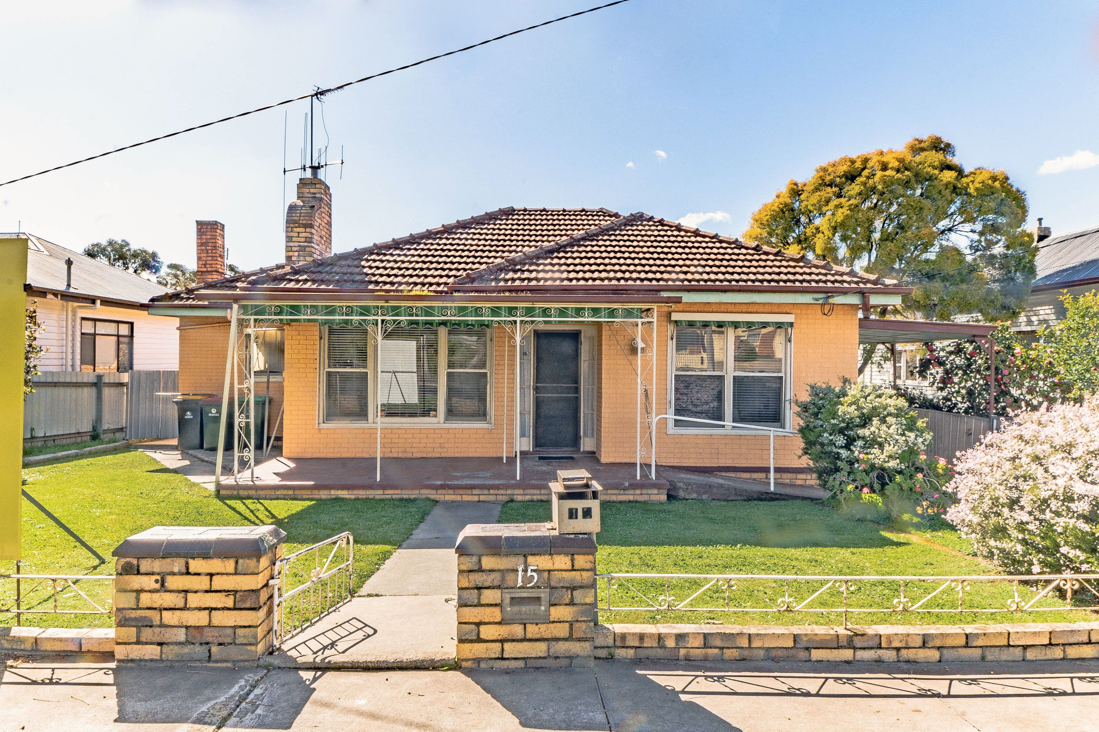 15 Sandhurst Road, California Gully VIC 3556, California Gully - Image 1