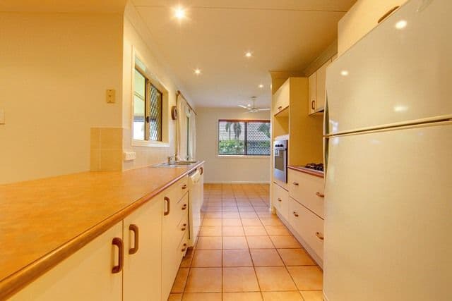 86 Eleventh Avenue, RAILWAY ESTATE QLD 4810, Railway Estate - Thumbnail 4