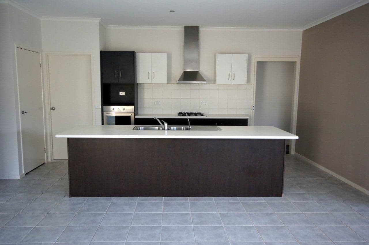 4  Lobelia Street, PAKENHAM VIC 3810, Pakenham - Thumbnail 2