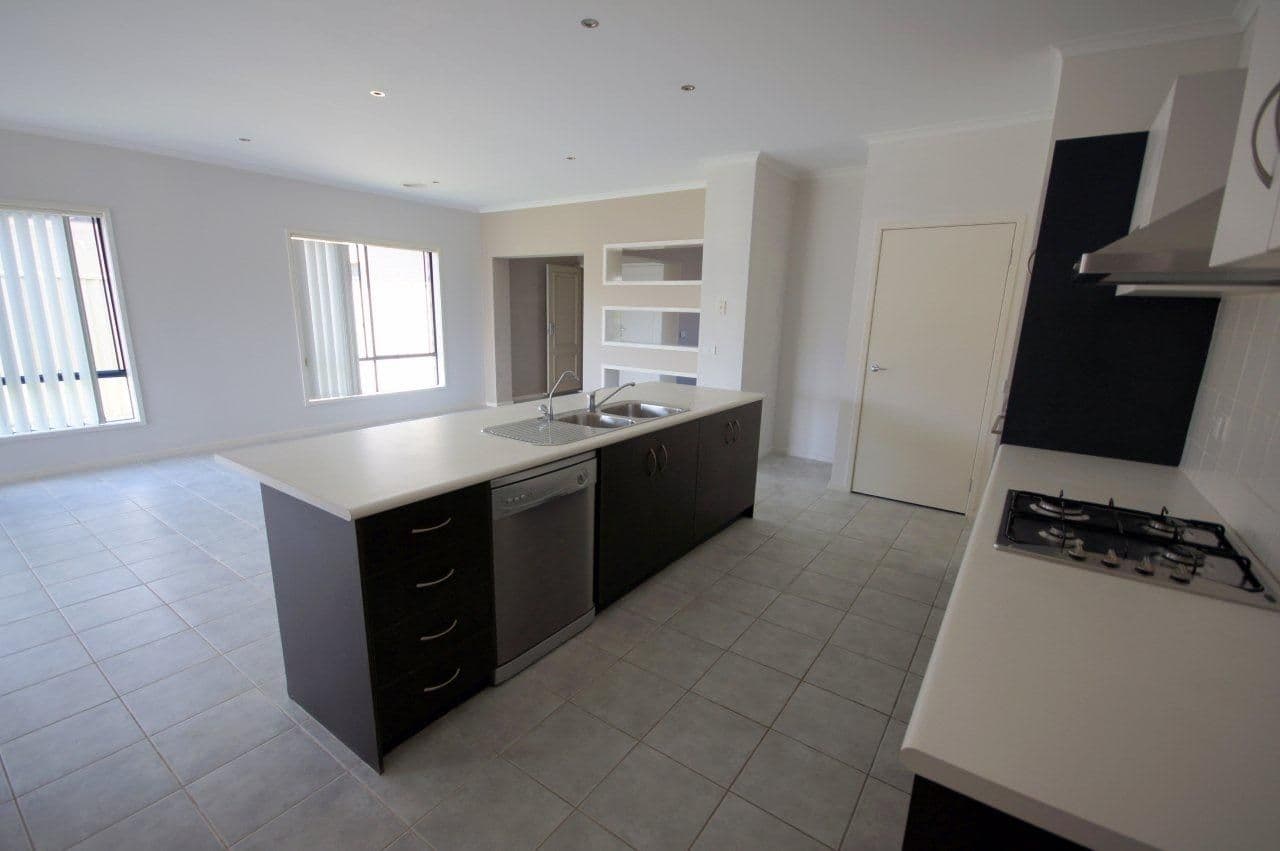 4  Lobelia Street, PAKENHAM VIC 3810, Pakenham - Thumbnail 3