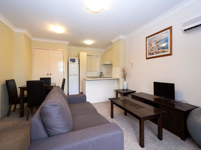 11 'Chapala Apartments' Owens Lane, Southport QLD 4215, Southport - Thumbnail 4