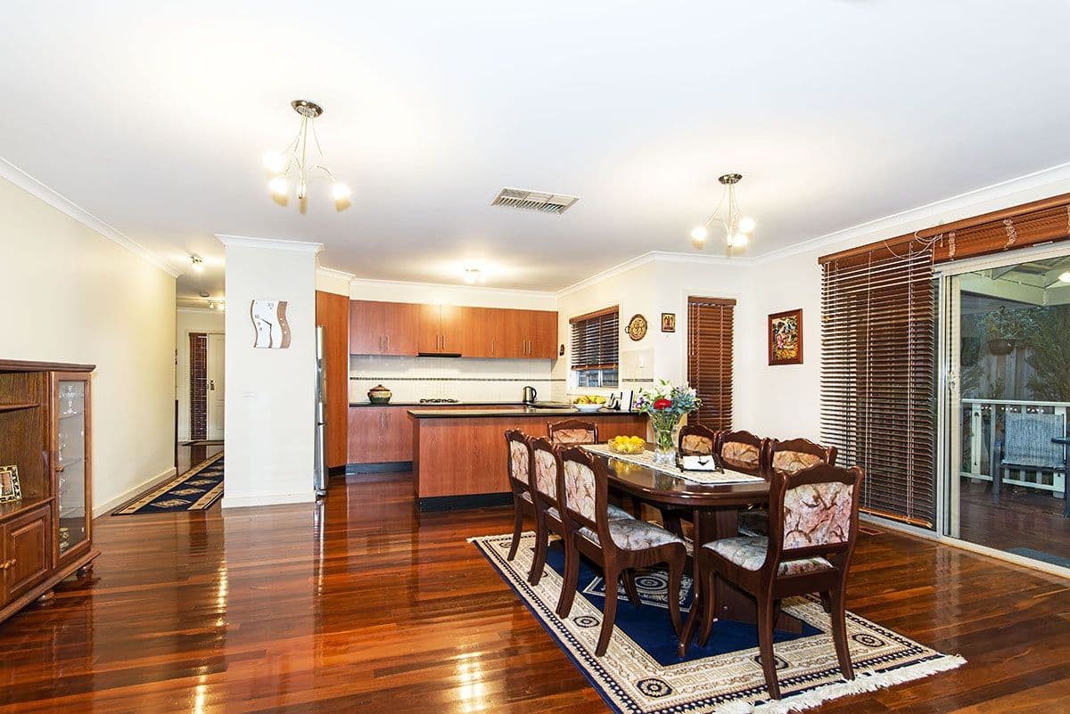 6 Thrush Street, South Morang VIC 3752, South Morang - Thumbnail 2