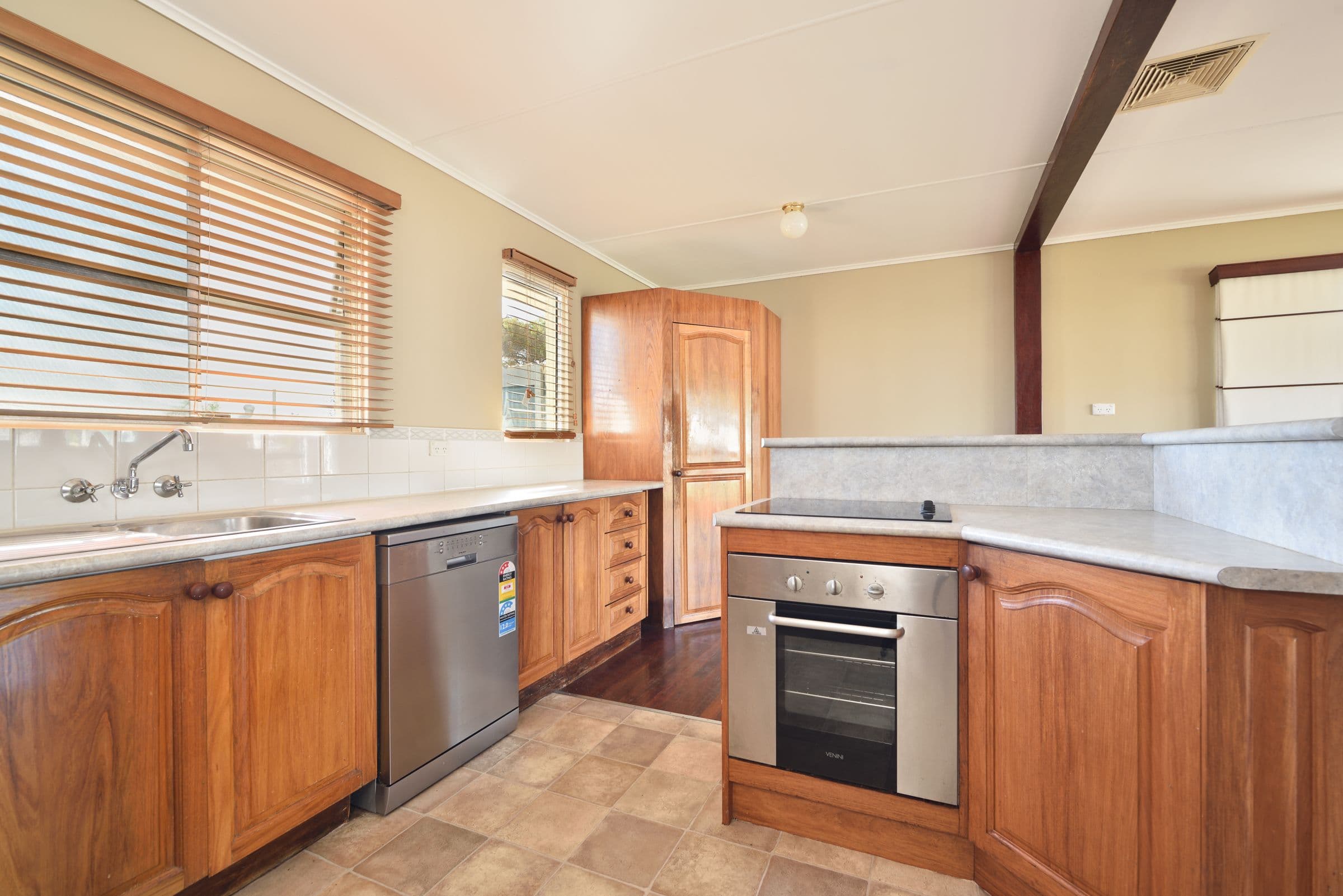 35 Sutton Street, Barney Point QLD 4680, Barney Point - Thumbnail 6